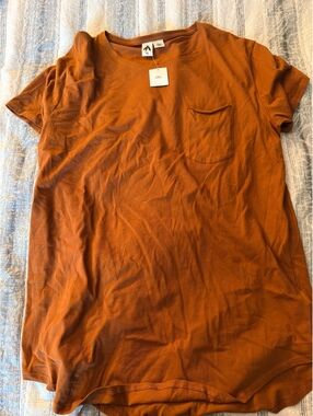 Urban Outfitters Women's XL Rust Orange Pocket T-Shirt